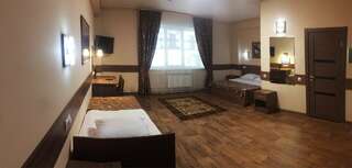 Гостиница Гостиница ОКА Рязань Номер "Делюкс"  с  двуспальной и односпальной кроватями - новый корпус-2